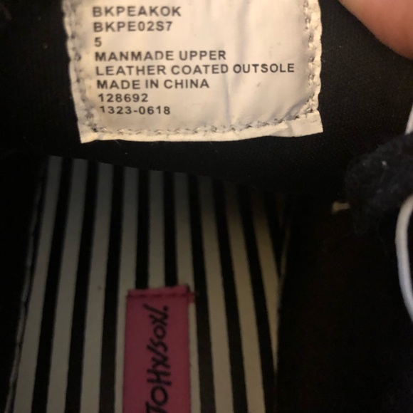 SZ 5, 7 Wmn Betsey Johnson Peacock Sequin sneakers - Picture 7 of 7